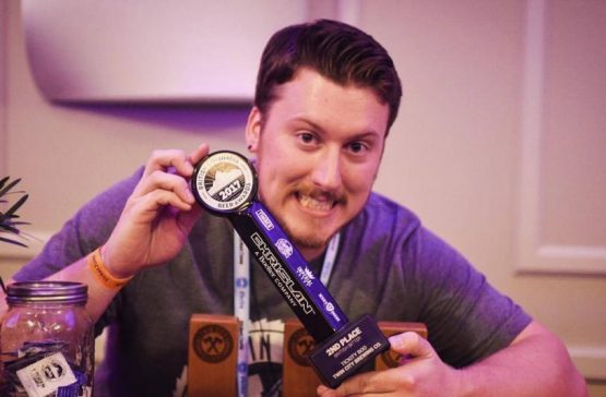 Aaron ganhou o prêmio BC Breweries, parabéns a ele, muito bem